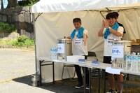 給水ポイントではニューヨークが応援。