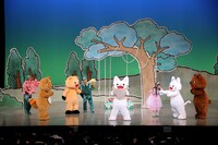 「ノンタンのハッピーコンサート『ノンタンのわくわくピクニック』」の様子。（写真提供：吉本興業）