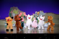 「ノンタンのハッピーコンサート『ノンタンのわくわくピクニック』」の様子。（写真提供：吉本興業）