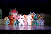 「ノンタンのハッピーコンサート『ノンタンのわくわくピクニック』」の様子。（写真提供：吉本興業）