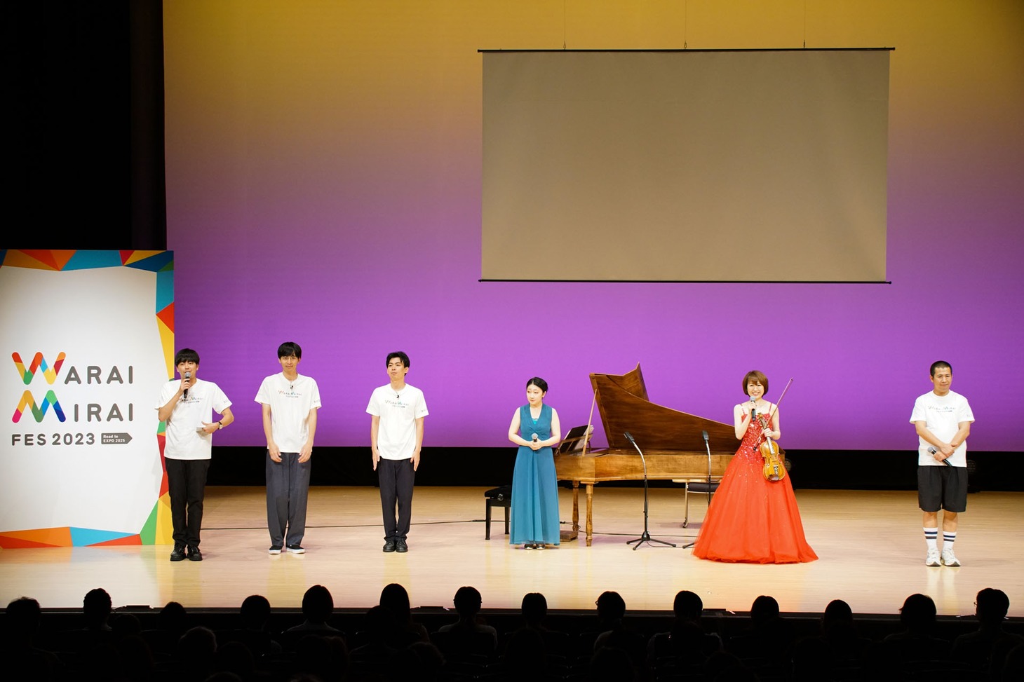 「ピアノの先祖【フォルテピアノ】×北欧から幸せを運ぶ【ハルダンゲルヴァイオリン】の世界」の様子。（写真提供：吉本興業）