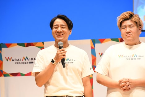 田津原理音（左）とビスケットブラザーズきん（右）。