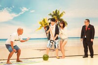 「徳井義実のTHE GENTLE ～その気まずい瞬間、紳士に笑わせろ～」のワンシーン。(c)カンテレ