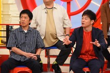 左からブラックマヨネーズ吉田、陣内智則。(c)カンテレ