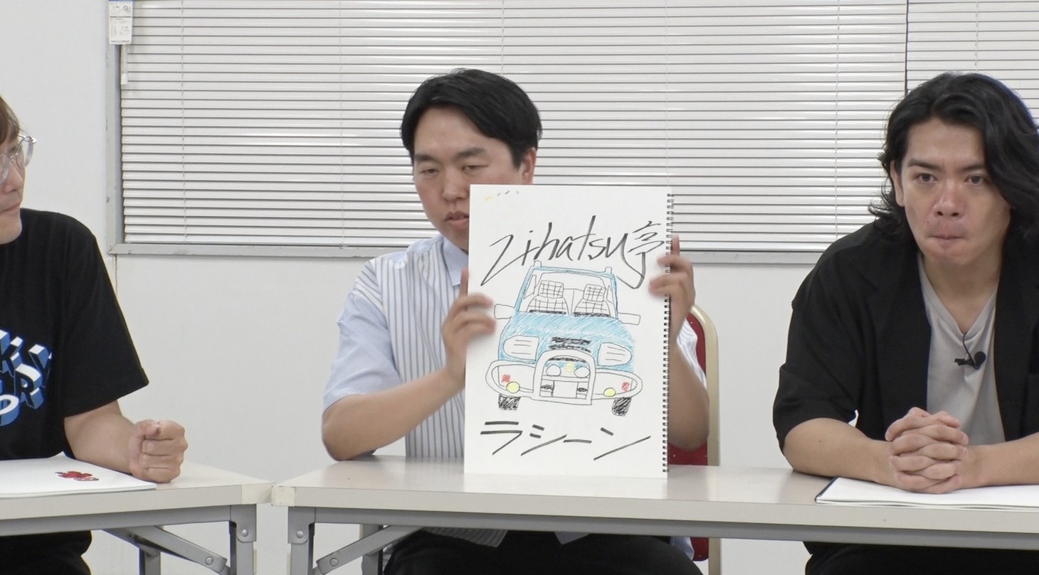 Tシャツをデザインする大宮セブンメンバー。