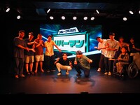 リバーマン（中央）