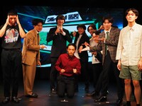 友田オレ（中央）