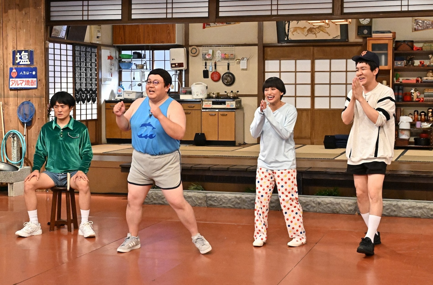 左から、劇団ひとり、タイムマシーン3号・関、ぱーてぃーちゃん信子、タイムマシーン3号・山本。(c)TBS