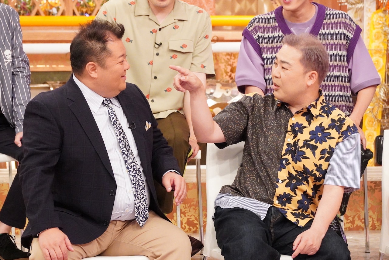 ブラックマヨネーズ小杉とフットボールアワー岩尾。(c)フジテレビ
