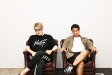 飯塚大悟（左）とウエストランド井口（右）。