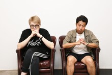 飯塚大悟（左）とウエストランド井口（右）。