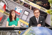 小澤陽子アナとアリタ哲平。(c)フジテレビ