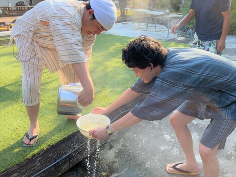 「霜降り明星のあてみなげ」より。(c)静岡朝日テレビ