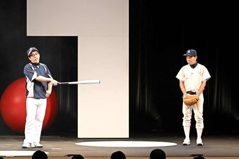 DVD「さらば青春の光 単独LIVE『すご六』」のワンシーン。