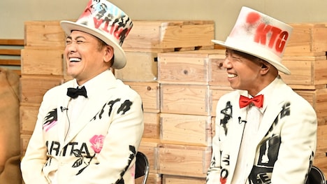 くりぃむしちゅー有田とバイきんぐ小峠。(c)TBS