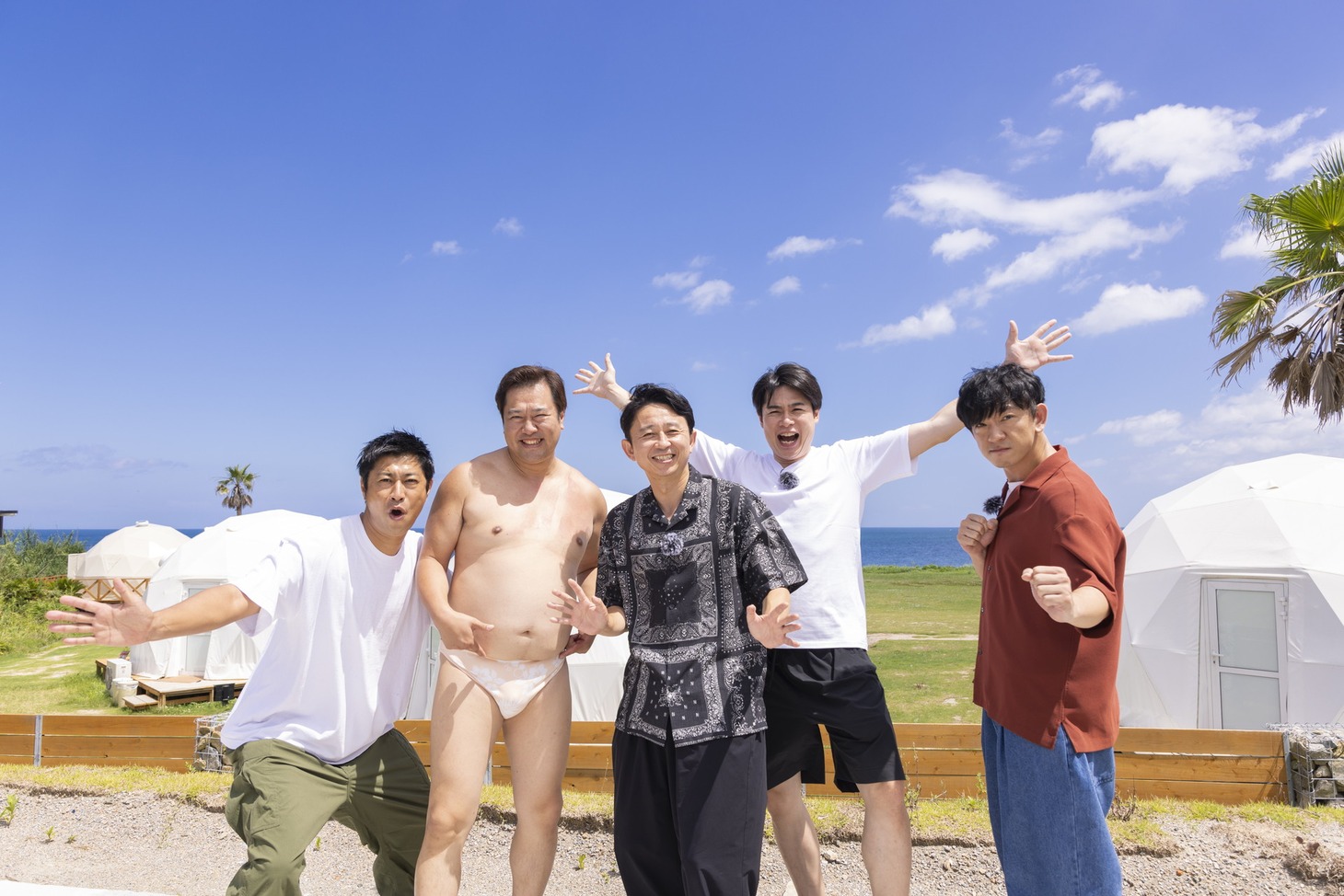 「福岡上陸！ノブコブ吉村のぱくTube」に出演する（左から）パンサー尾形、とにかく明るい安村、有吉弘行、平成ノブシコブシ吉村、パンサー向井。(c)RKB