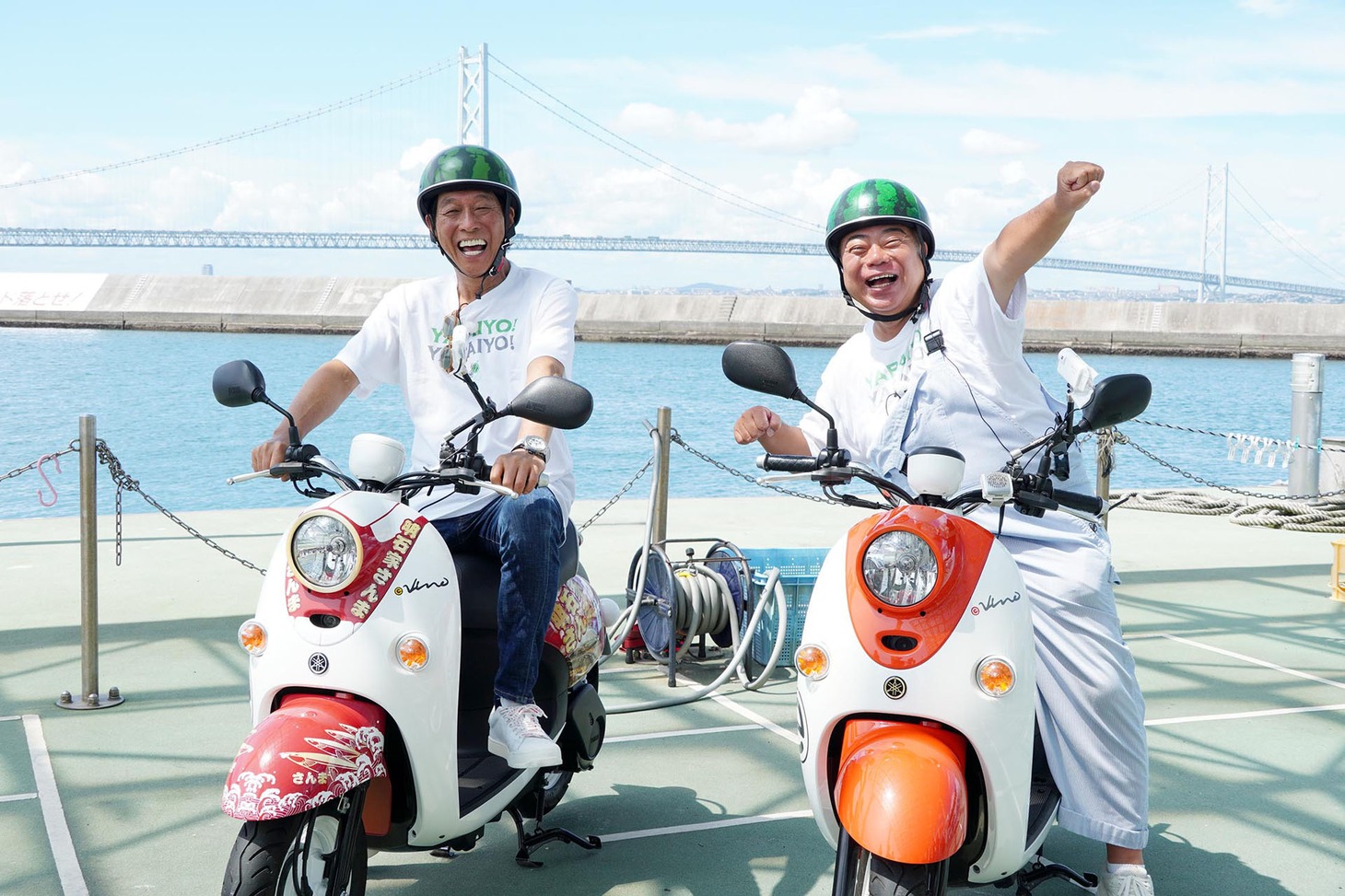 充電旅を楽しむ明石家さんま（左）と出川哲朗（右）。