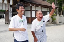 明石家さんま（左）と出川哲朗（右）。