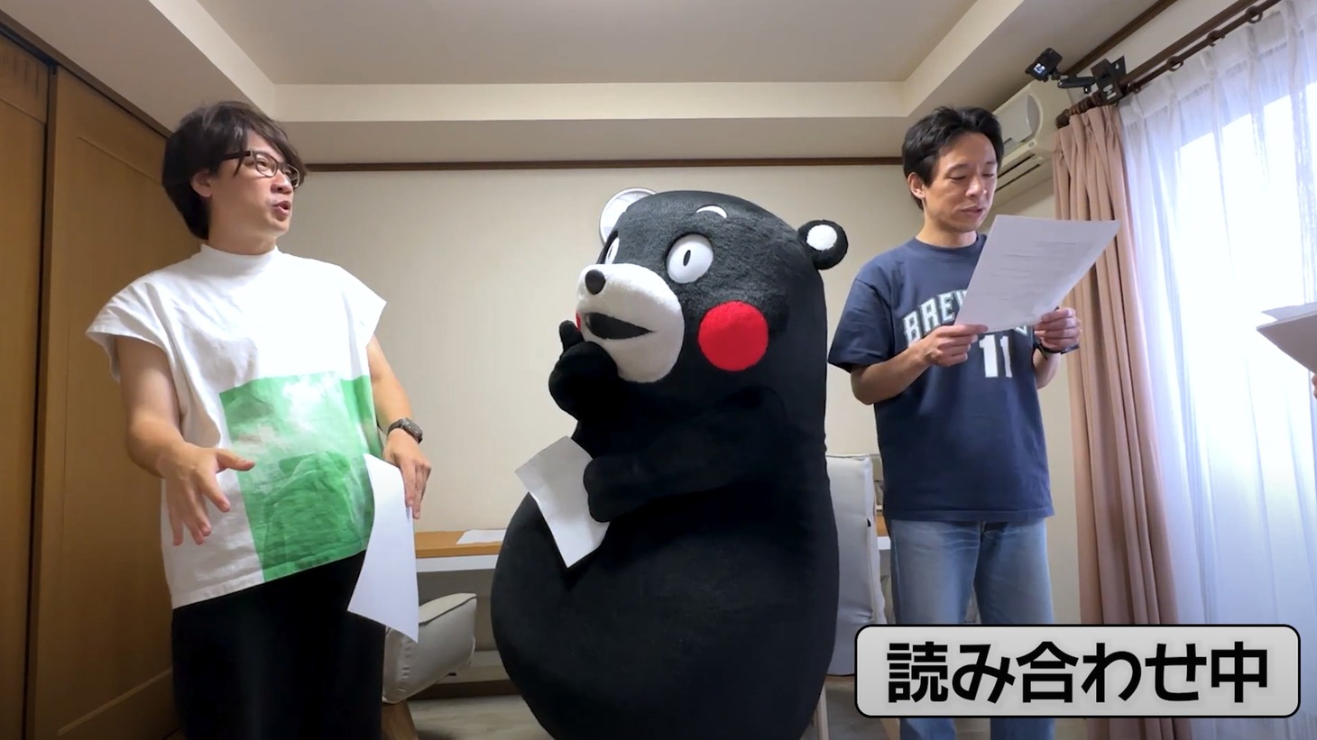 「くまモンがよしもと祇園花月にやってきた！～吉本新喜劇＆漫才に挑戦！～」のワンシーン。(c)2010熊本県くまモン