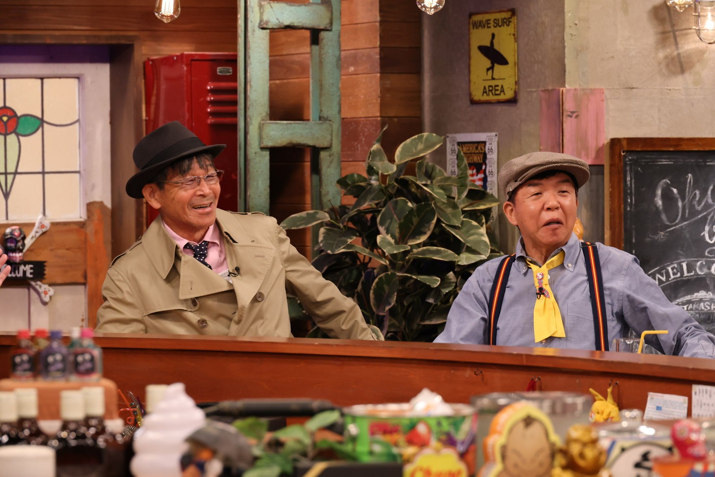 左から間寛平、村上ショージ。(c)カンテレ