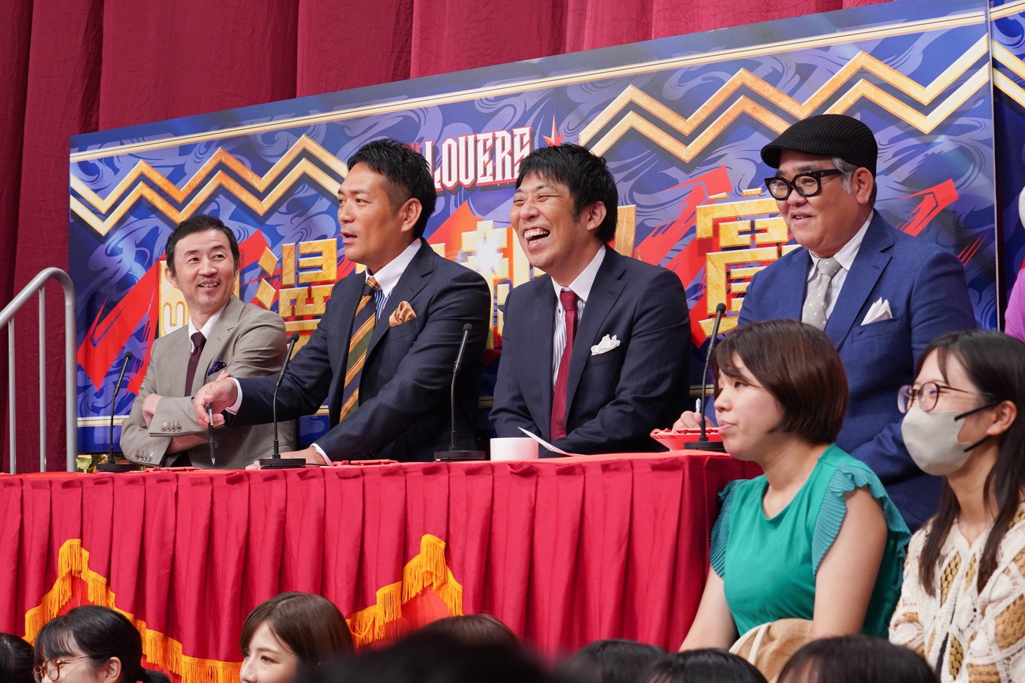 左からお～い！久馬、スーパーマラドーナ武智、パンクブーブー佐藤、兵動大樹。