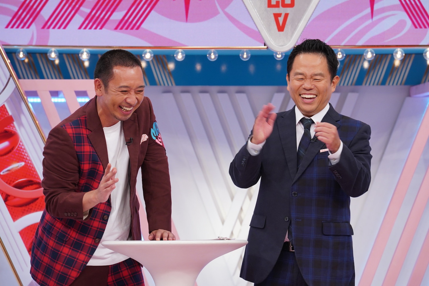 左から千鳥・大悟、ダイアン津田。(c)読売テレビ