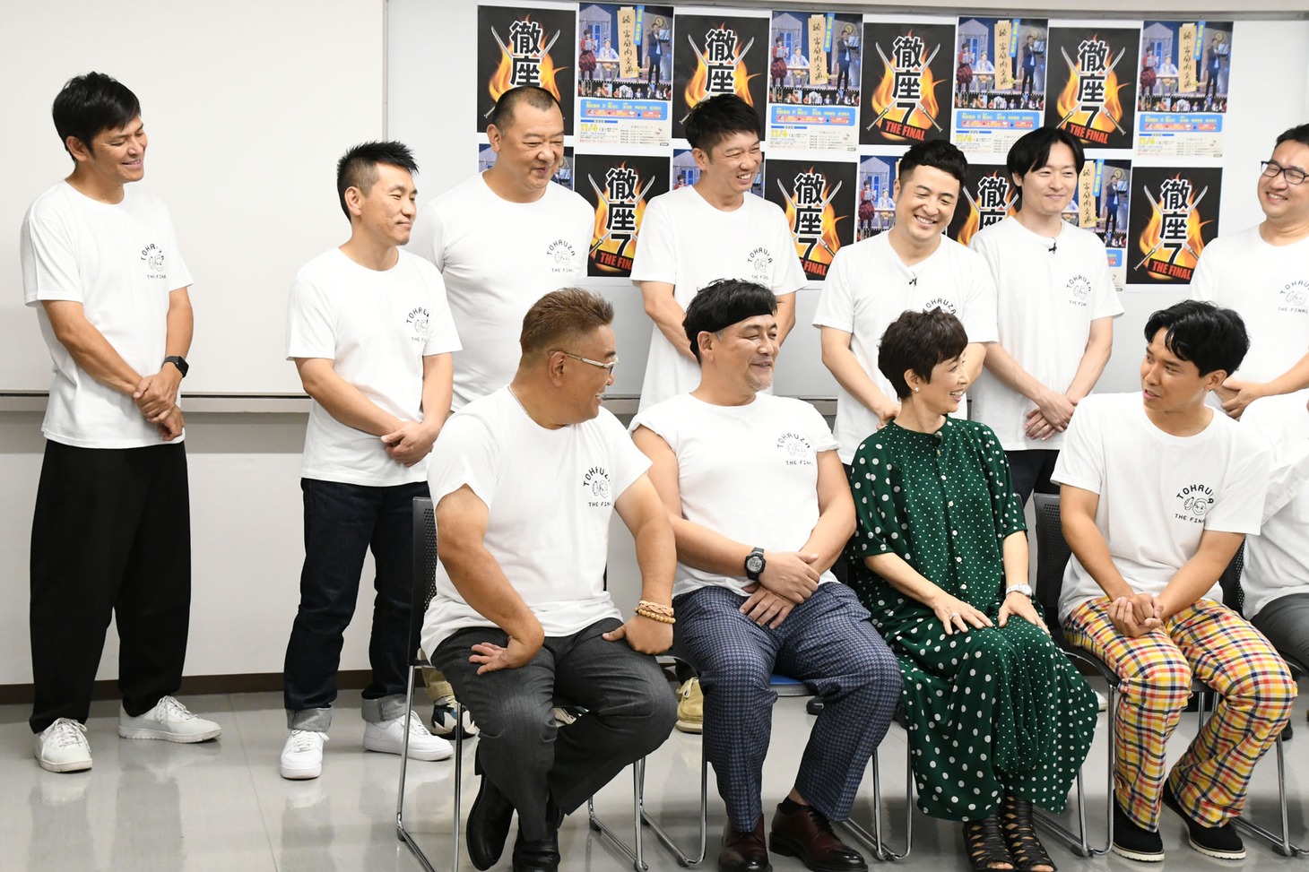 囲み取材の様子