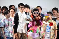 優勝者発表中に乱入したユビッジャ・ポポポー。