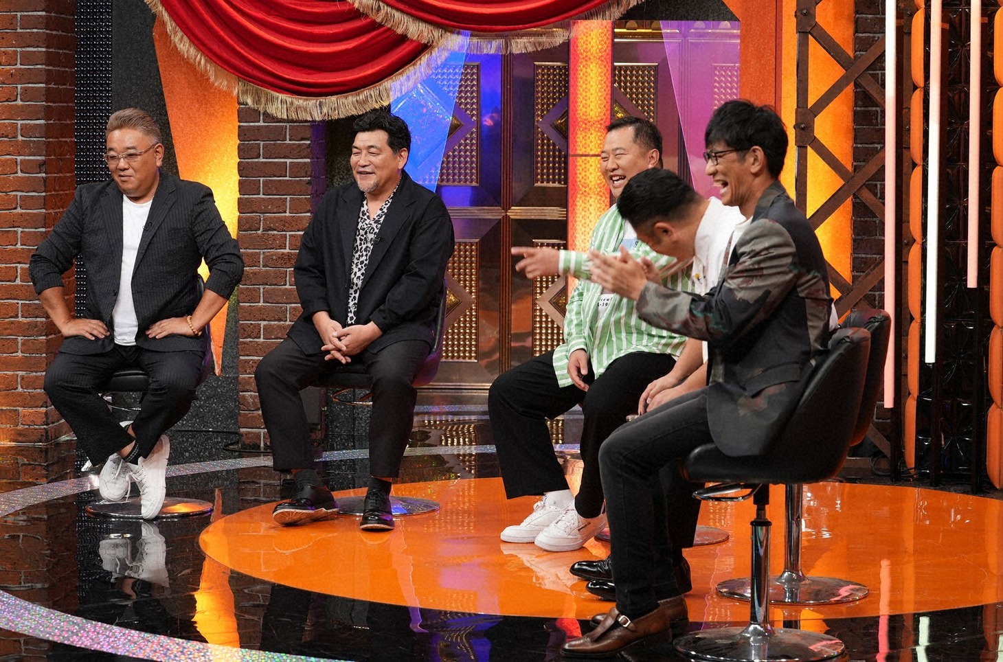 左から、サンドウィッチマン、とにかく明るい安村、アンタッチャブル。(c)テレビ朝日