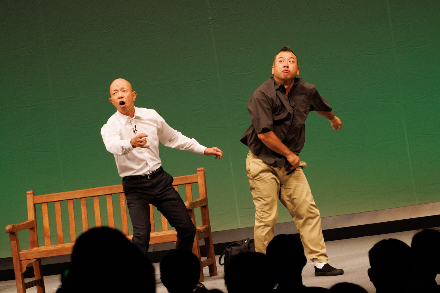 「爆音」に出演するバイきんぐ。