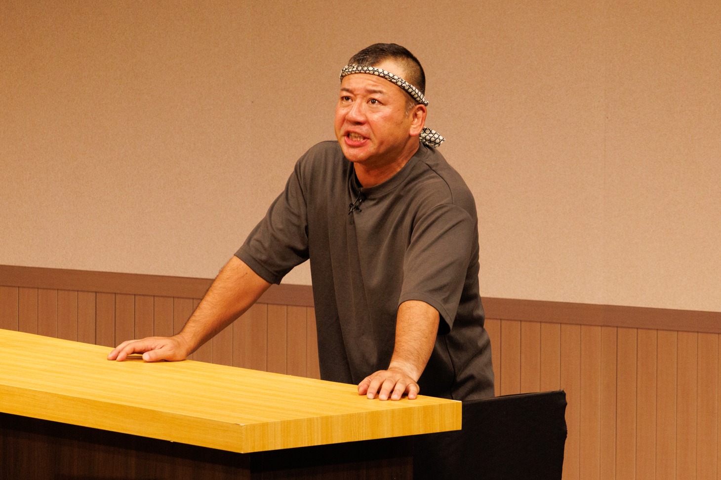 「爆音」に出演するバイきんぐ西村。