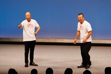 バイきんぐ単独ライブ「爆音」エンディングトークの様子。写真は初日公演のもの。（撮影：二瓶 彩）