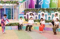 ずん飯尾と、映画「ミステリと言う勿れ」チーム。(c)フジテレビ