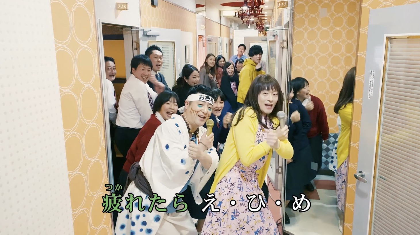 和牛が出演する愛媛県観光PR動画「疲れたら、愛媛。」第2弾のワンシーン。