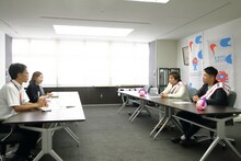 住吉区役所を表敬訪問したダブルヒガシ。