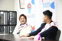 住吉区役所を表敬訪問したダブルヒガシ。