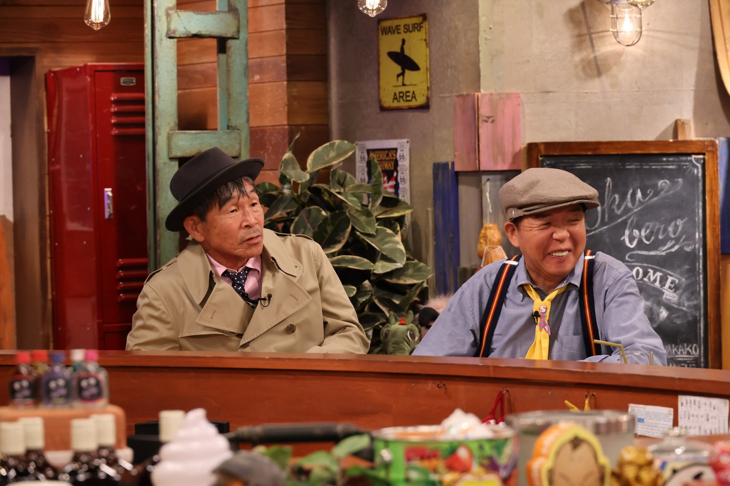 左から間寛平、村上ショージ。(c)関西テレビ