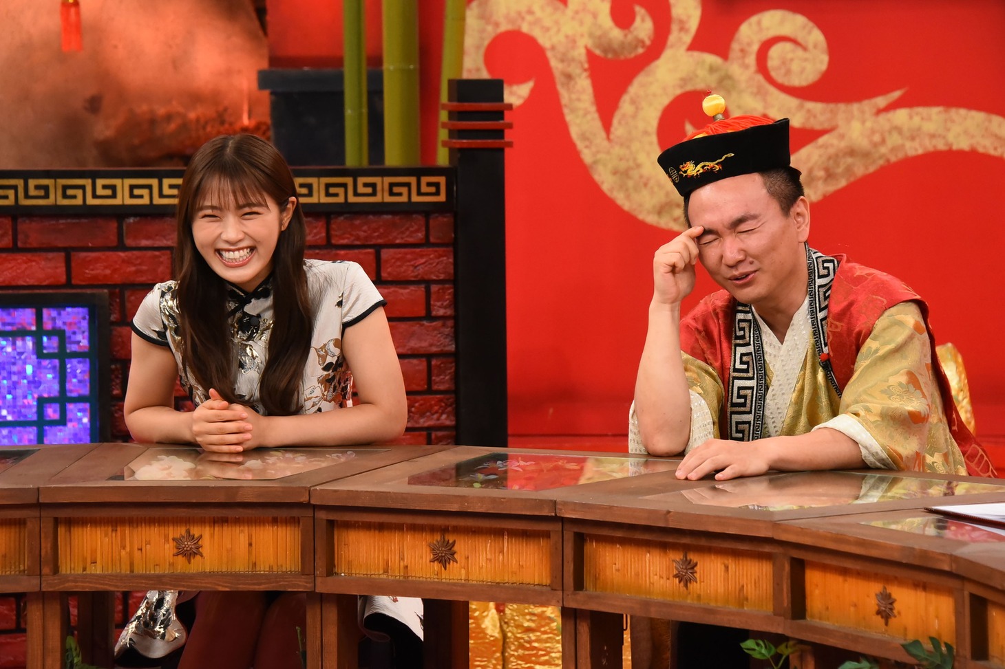 左から渋谷凪咲、かまいたち山内。(c)関西テレビ