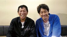 明石家さんま（左）と大泉洋（右）。(c)NHK