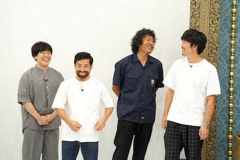 「スタイリッシュキスNo.1決定戦」の挑戦者と相方たち。左からいぬ、トータルテンボス。