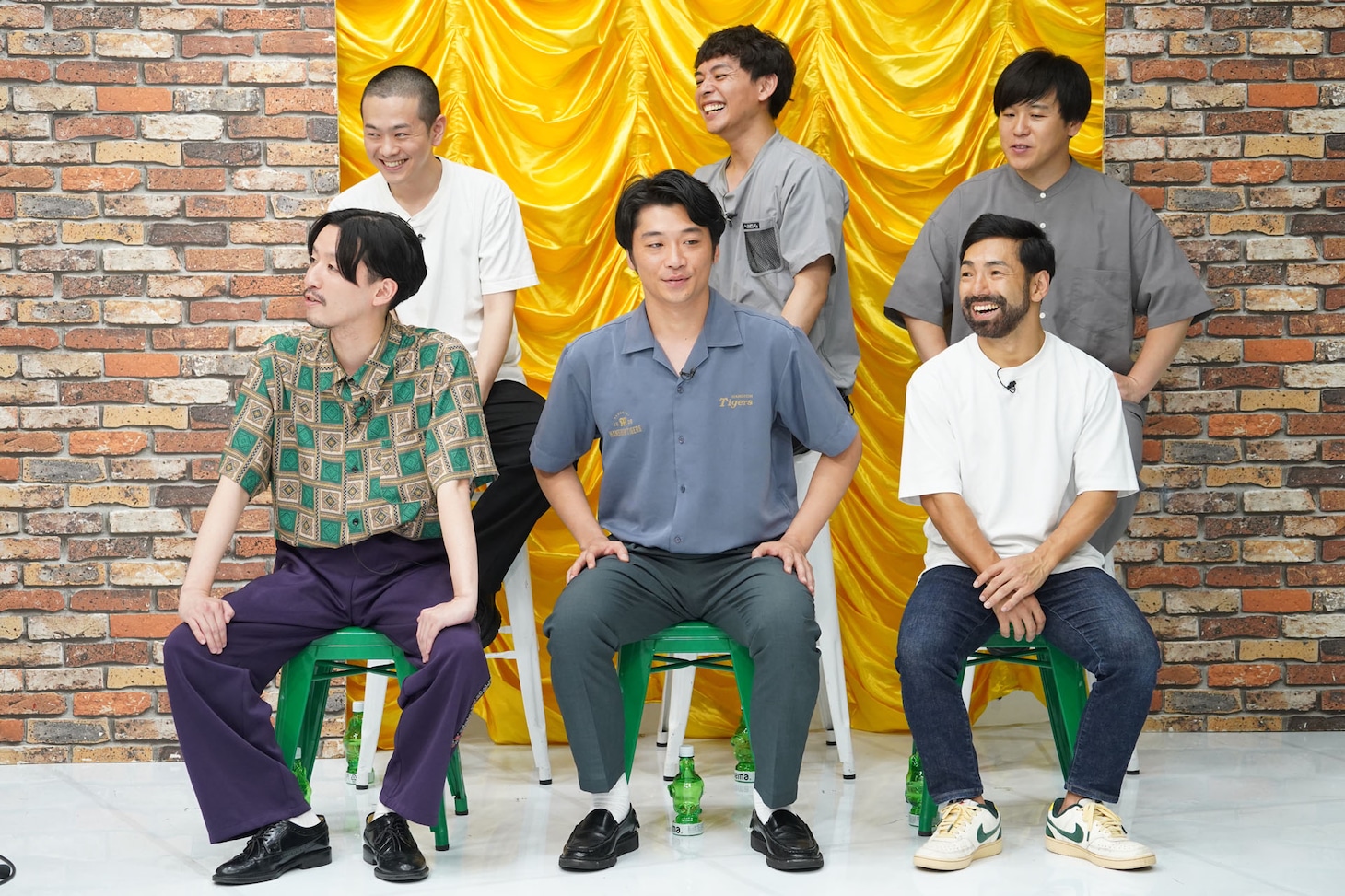 「スタイリッシュキスNo.1決定戦」の挑戦者と相方たち。左からパンプキンポテトフライ、さや香、いぬ。