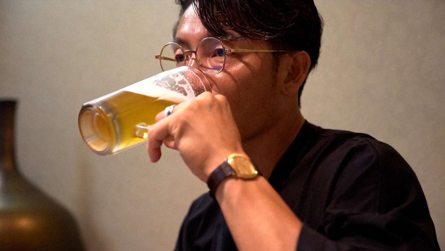 「酒を愛し過ぎる芸能人の〆コレクション」に出演する元プロ野球選手の鳥谷敬。(c)ABCテレビ