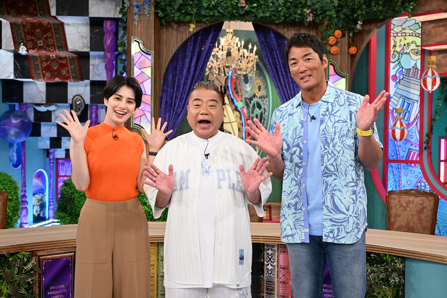 「出川一茂ホラン☆フシギの会」MCの（左から）ホラン千秋、出川哲朗、長嶋一茂。(c)テレビ朝日