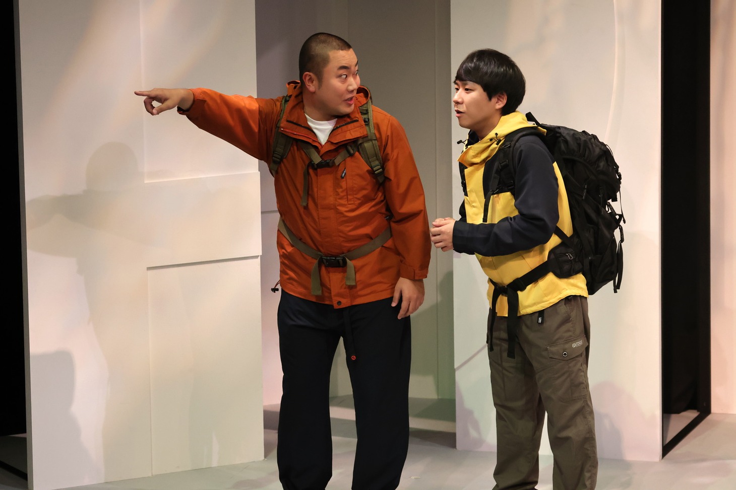 コント「トレッキング体験」のワンシーン。（撮影：岩佐篤樹）