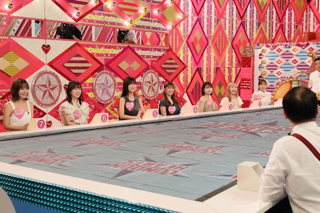 「ラブマゲドン」に参加するセクシー女優7名。(c)テレビ朝日