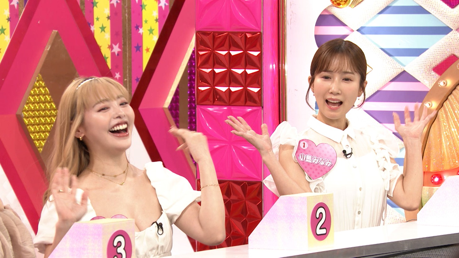 左から、小倉由菜、小島みなみ。(c)テレビ朝日