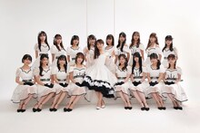 NMB48、28thシングル「渚サイコー！」のアーティスト写真。