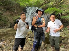 MCの東出昌大（中央）とゲストのダイアン。(c)ABCテレビ