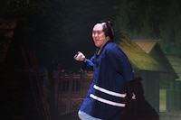 おふうのために薬草を採りに行くことになった弥七（マユリカ中谷）。