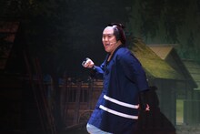 おふうのために薬草を採りに行くことになった弥七（マユリカ中谷）。